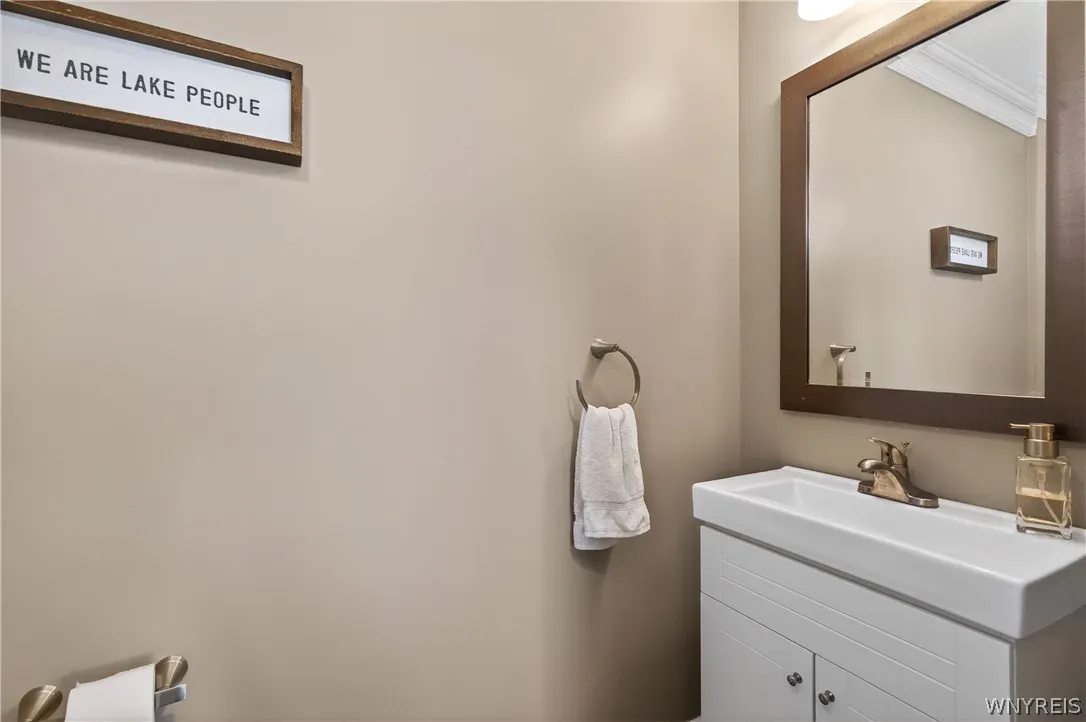 36 Harbour Point, Buffalo, New York 14202, Buffalo, New York 14202, 3 Bedrooms Bedrooms, 12 Rooms Rooms,2 BathroomsBathrooms,Residential Lease,For Rent,36 Harbour Point, Buffalo, New York 14202,0,B1696623
