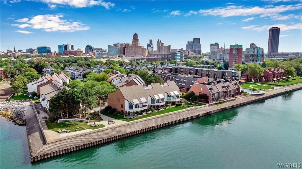36 Harbour Point, Buffalo, New York 14202, Buffalo, New York 14202, 3 Bedrooms Bedrooms, 12 Rooms Rooms,2 BathroomsBathrooms,Residential Lease,For Rent,36 Harbour Point, Buffalo, New York 14202,0,B1696623