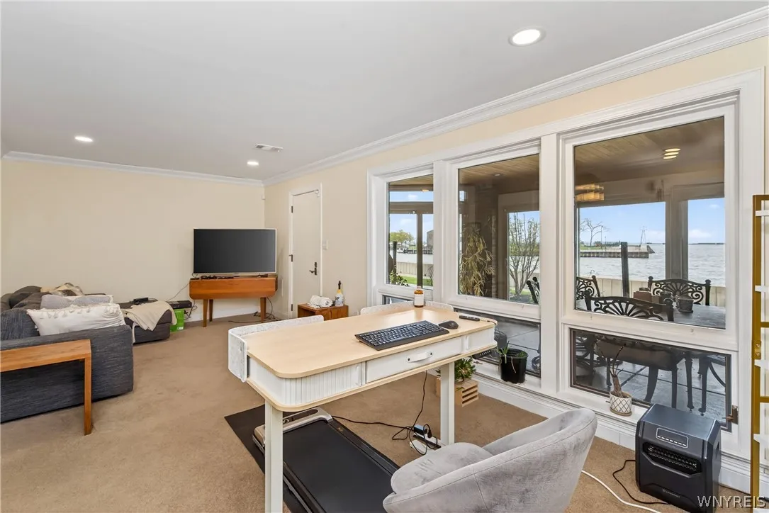 36 Harbour Point, Buffalo, New York 14202, Buffalo, New York 14202, 3 Bedrooms Bedrooms, 12 Rooms Rooms,2 BathroomsBathrooms,Residential Lease,For Rent,36 Harbour Point, Buffalo, New York 14202,0,B1696623