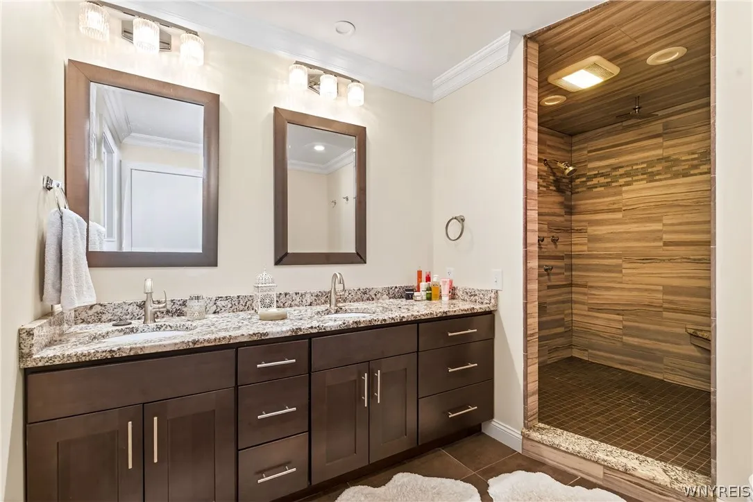 36 Harbour Point, Buffalo, New York 14202, Buffalo, New York 14202, 3 Bedrooms Bedrooms, 12 Rooms Rooms,2 BathroomsBathrooms,Residential Lease,For Rent,36 Harbour Point, Buffalo, New York 14202,0,B1696623