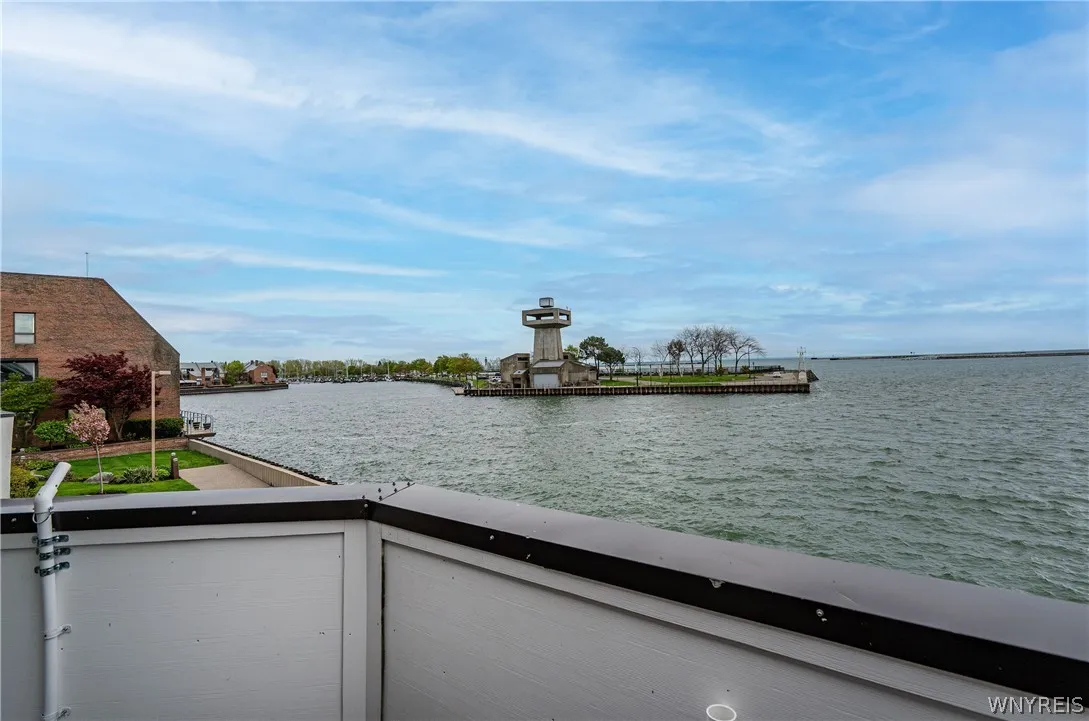 36 Harbour Point, Buffalo, New York 14202, Buffalo, New York 14202, 3 Bedrooms Bedrooms, 12 Rooms Rooms,2 BathroomsBathrooms,Residential Lease,For Rent,36 Harbour Point, Buffalo, New York 14202,0,B1696623