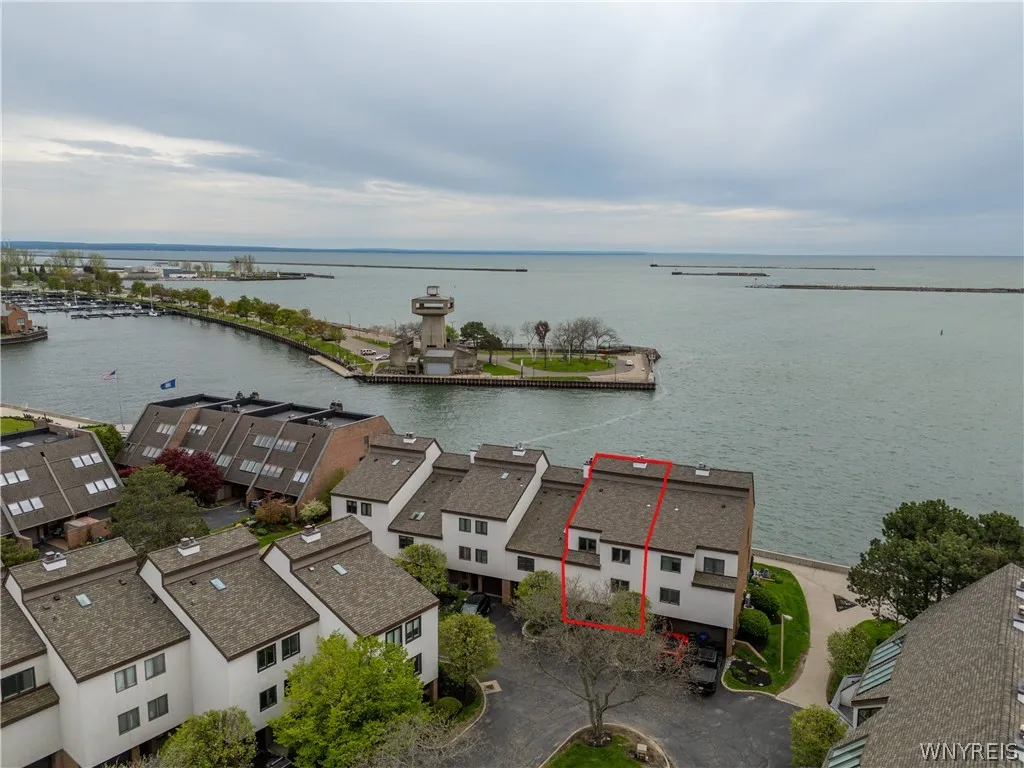 36 Harbour Point, Buffalo, New York 14202, Buffalo, New York 14202, 3 Bedrooms Bedrooms, 12 Rooms Rooms,2 BathroomsBathrooms,Residential Lease,For Rent,36 Harbour Point, Buffalo, New York 14202,0,B1696623