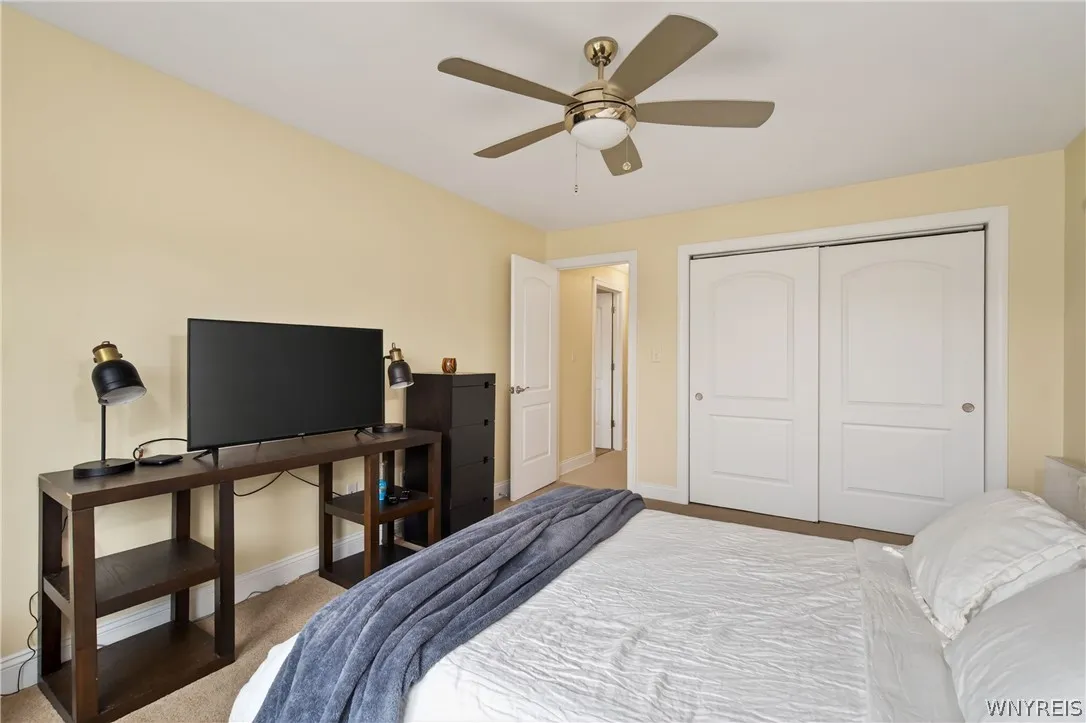 36 Harbour Point, Buffalo, New York 14202, Buffalo, New York 14202, 3 Bedrooms Bedrooms, 12 Rooms Rooms,2 BathroomsBathrooms,Residential Lease,For Rent,36 Harbour Point, Buffalo, New York 14202,0,B1696623