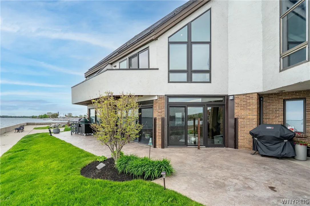 36 Harbour Point, Buffalo, New York 14202, Buffalo, New York 14202, 3 Bedrooms Bedrooms, 12 Rooms Rooms,2 BathroomsBathrooms,Residential Lease,For Rent,36 Harbour Point, Buffalo, New York 14202,0,B1696623