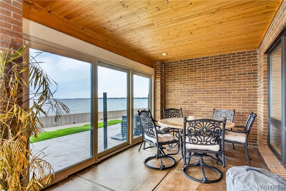 36 Harbour Point, Buffalo, New York 14202, Buffalo, New York 14202, 3 Bedrooms Bedrooms, 12 Rooms Rooms,2 BathroomsBathrooms,Residential Lease,For Rent,36 Harbour Point, Buffalo, New York 14202,0,B1696623