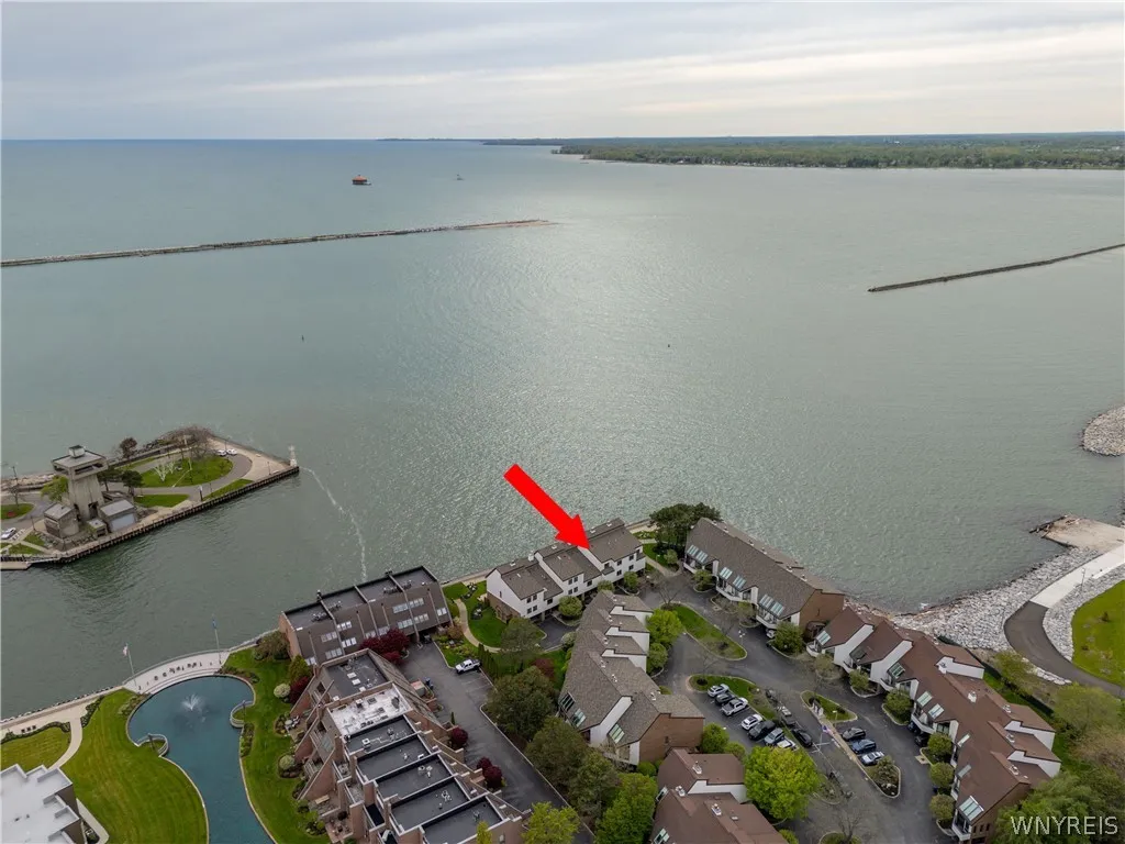 36 Harbour Point, Buffalo, New York 14202, Buffalo, New York 14202, 3 Bedrooms Bedrooms, 12 Rooms Rooms,2 BathroomsBathrooms,Residential Lease,For Rent,36 Harbour Point, Buffalo, New York 14202,0,B1696623