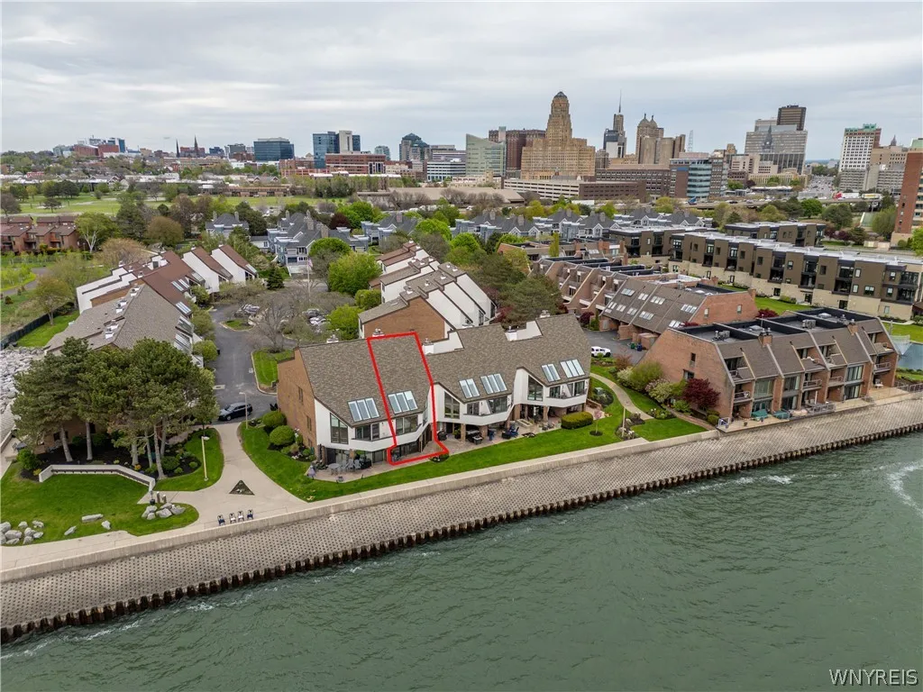 36 Harbour Point, Buffalo, New York 14202, Buffalo, New York 14202, 3 Bedrooms Bedrooms, 12 Rooms Rooms,2 BathroomsBathrooms,Residential Lease,For Rent,36 Harbour Point, Buffalo, New York 14202,0,B1696623
