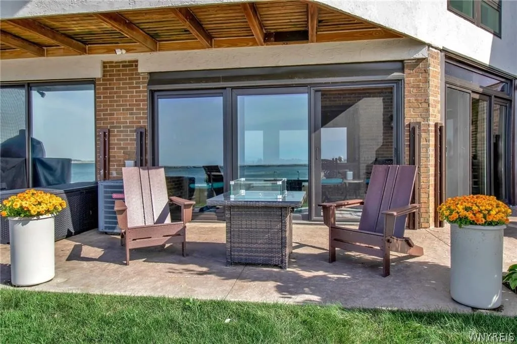 36 Harbour Point, Buffalo, New York 14202, Buffalo, New York 14202, 3 Bedrooms Bedrooms, 12 Rooms Rooms,2 BathroomsBathrooms,Residential Lease,For Rent,36 Harbour Point, Buffalo, New York 14202,0,B1696623