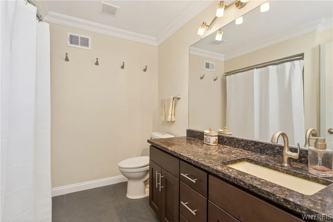 36 Harbour Point, Buffalo, New York 14202, Buffalo, New York 14202, 3 Bedrooms Bedrooms, 12 Rooms Rooms,2 BathroomsBathrooms,Residential Lease,For Rent,36 Harbour Point, Buffalo, New York 14202,0,B1696623