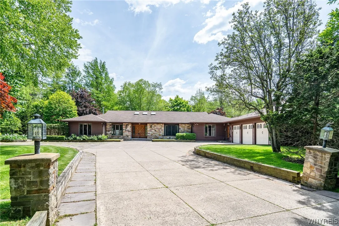 45 Red Wing Court, Amherst, New York 14051, Amherst, New York 14051, 3 Bedrooms Bedrooms, 13 Rooms Rooms,3 BathroomsBathrooms,Residential,For Sale,45 Red Wing Court, Amherst, New York 14051,0,B1682030