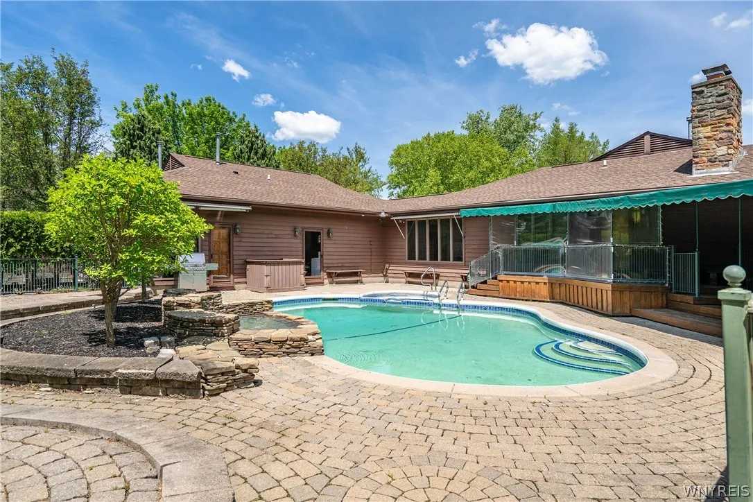 45 Red Wing Court, Amherst, New York 14051, Amherst, New York 14051, 3 Bedrooms Bedrooms, 13 Rooms Rooms,3 BathroomsBathrooms,Residential,For Sale,45 Red Wing Court, Amherst, New York 14051,0,B1682030