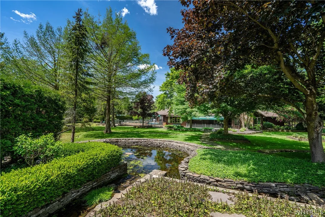 45 Red Wing Court, Amherst, New York 14051, Amherst, New York 14051, 3 Bedrooms Bedrooms, 13 Rooms Rooms,3 BathroomsBathrooms,Residential,For Sale,45 Red Wing Court, Amherst, New York 14051,0,B1682030