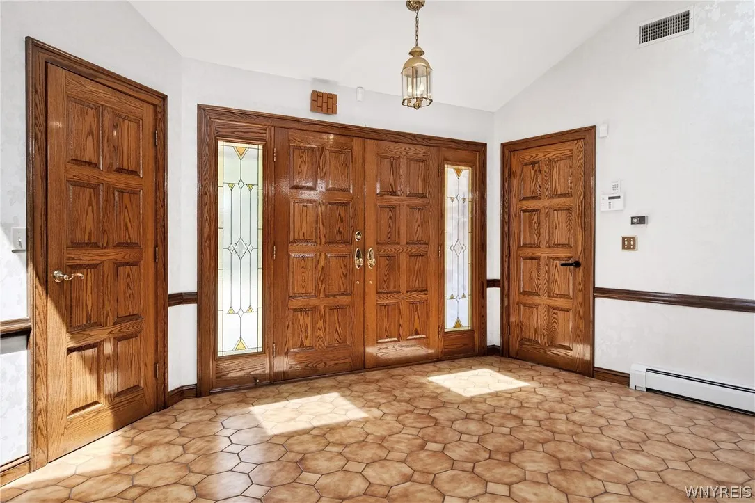 45 Red Wing Court, Amherst, New York 14051, Amherst, New York 14051, 3 Bedrooms Bedrooms, 13 Rooms Rooms,3 BathroomsBathrooms,Residential,For Sale,45 Red Wing Court, Amherst, New York 14051,0,B1682030
