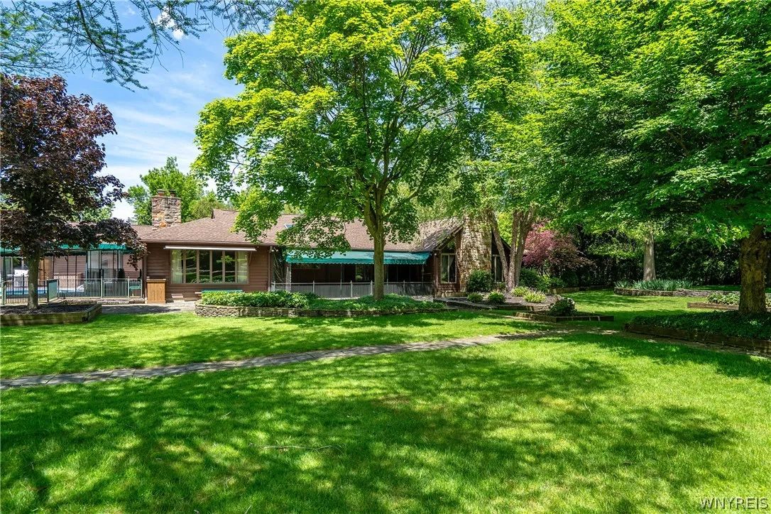 45 Red Wing Court, Amherst, New York 14051, Amherst, New York 14051, 3 Bedrooms Bedrooms, 13 Rooms Rooms,3 BathroomsBathrooms,Residential,For Sale,45 Red Wing Court, Amherst, New York 14051,0,B1682030