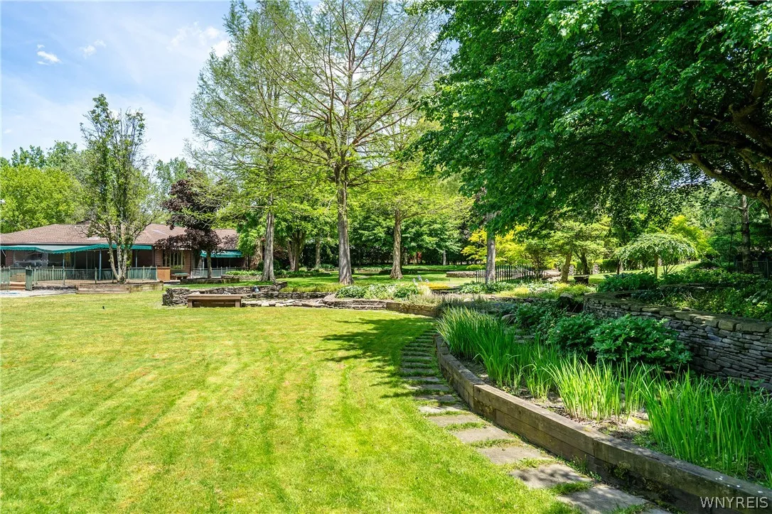 45 Red Wing Court, Amherst, New York 14051, Amherst, New York 14051, 3 Bedrooms Bedrooms, 13 Rooms Rooms,3 BathroomsBathrooms,Residential,For Sale,45 Red Wing Court, Amherst, New York 14051,0,B1682030
