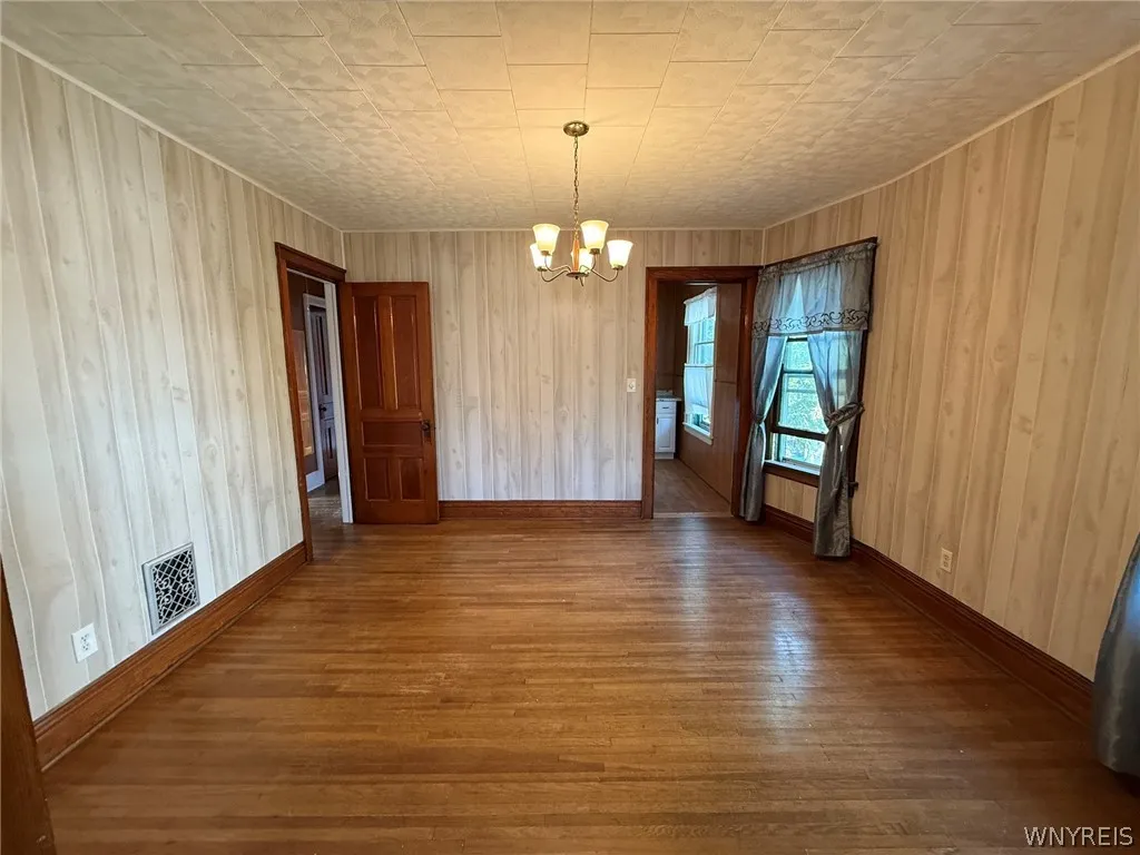 74 Ashton Place, Buffalo, New York 14220, Buffalo, New York 14220, 3 Bedrooms Bedrooms, 7 Rooms Rooms,1 BathroomBathrooms,Residential Lease,For Rent,74 Ashton Place, Buffalo, New York 14220,0,B1698472