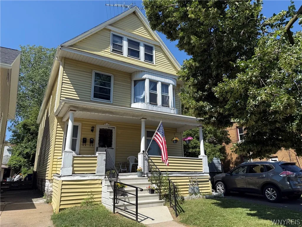 74 Ashton Place, Buffalo, New York 14220, Buffalo, New York 14220, 3 Bedrooms Bedrooms, 7 Rooms Rooms,1 BathroomBathrooms,Residential Lease,For Rent,74 Ashton Place, Buffalo, New York 14220,0,B1698472