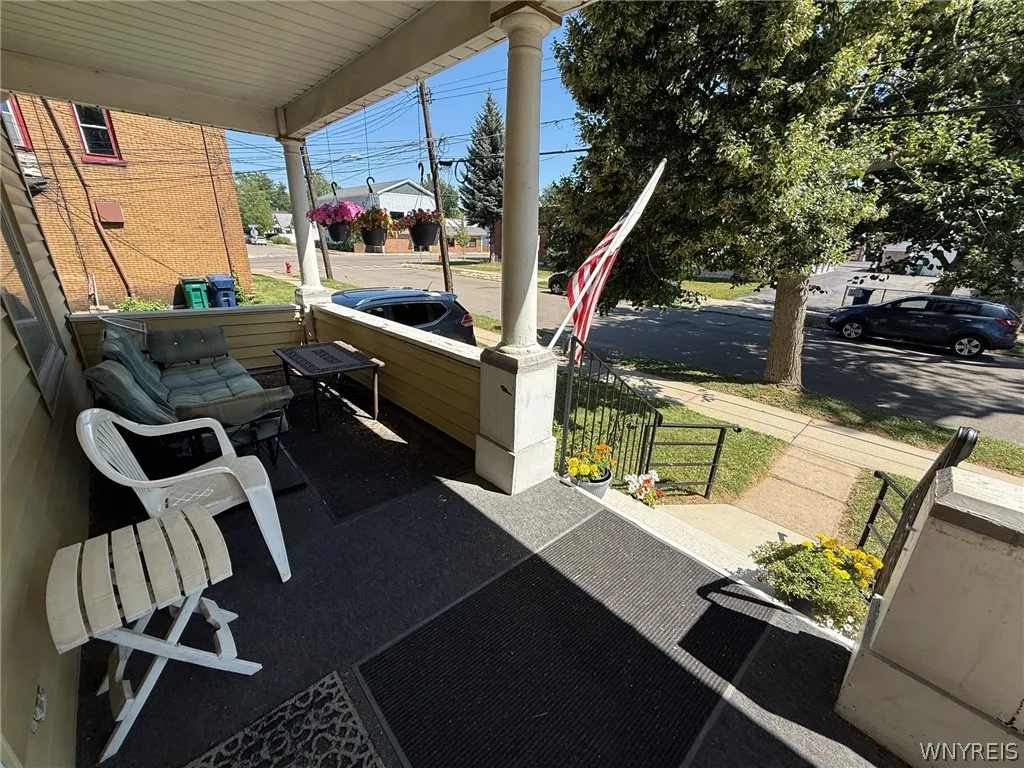 74 Ashton Place, Buffalo, New York 14220, Buffalo, New York 14220, 3 Bedrooms Bedrooms, 7 Rooms Rooms,1 BathroomBathrooms,Residential Lease,For Rent,74 Ashton Place, Buffalo, New York 14220,0,B1698472