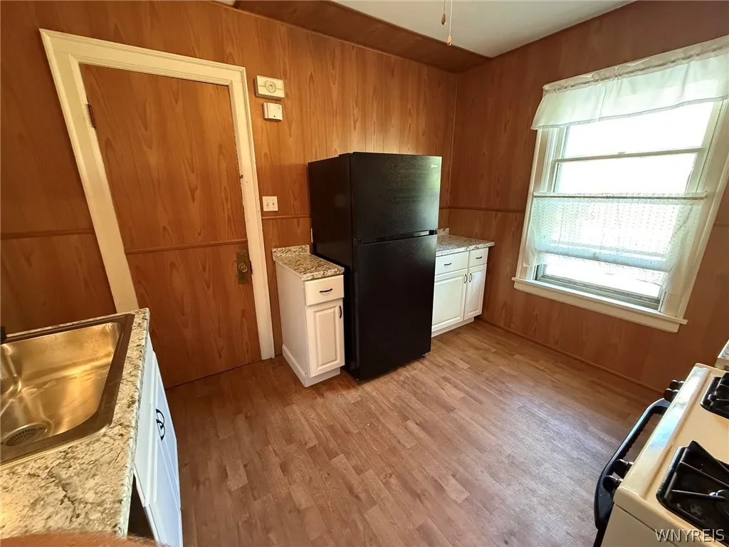 74 Ashton Place, Buffalo, New York 14220, Buffalo, New York 14220, 3 Bedrooms Bedrooms, 7 Rooms Rooms,1 BathroomBathrooms,Residential Lease,For Rent,74 Ashton Place, Buffalo, New York 14220,0,B1698472