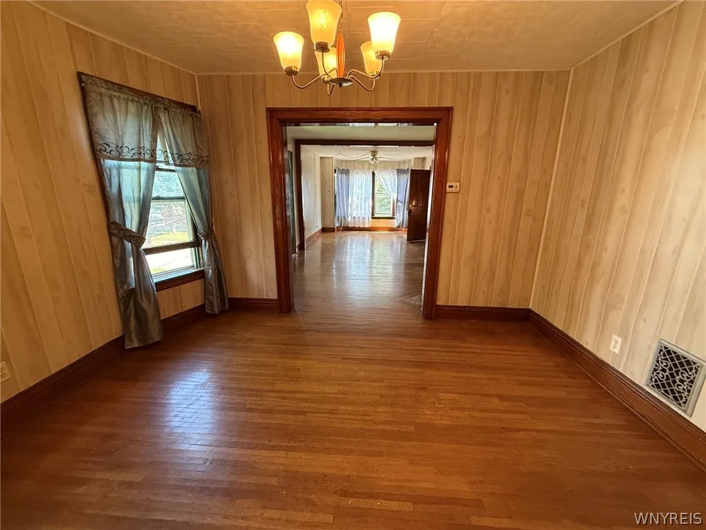 74 Ashton Place, Buffalo, New York 14220, Buffalo, New York 14220, 3 Bedrooms Bedrooms, 7 Rooms Rooms,1 BathroomBathrooms,Residential Lease,For Rent,74 Ashton Place, Buffalo, New York 14220,0,B1698472