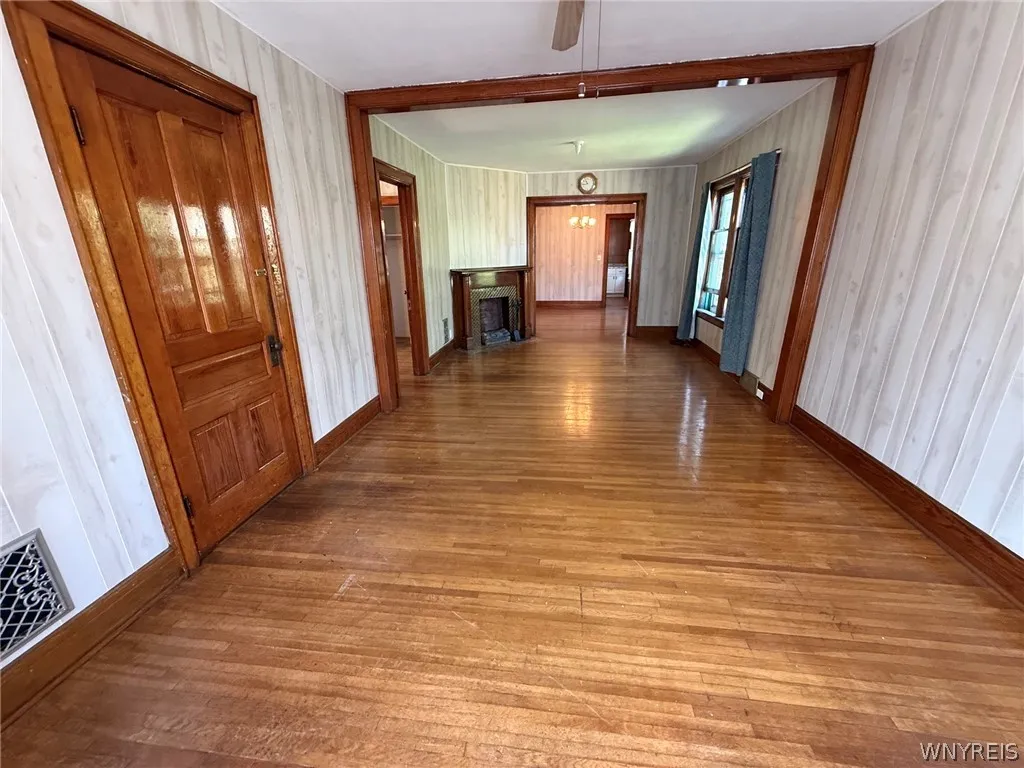 74 Ashton Place, Buffalo, New York 14220, Buffalo, New York 14220, 3 Bedrooms Bedrooms, 7 Rooms Rooms,1 BathroomBathrooms,Residential Lease,For Rent,74 Ashton Place, Buffalo, New York 14220,0,B1698472