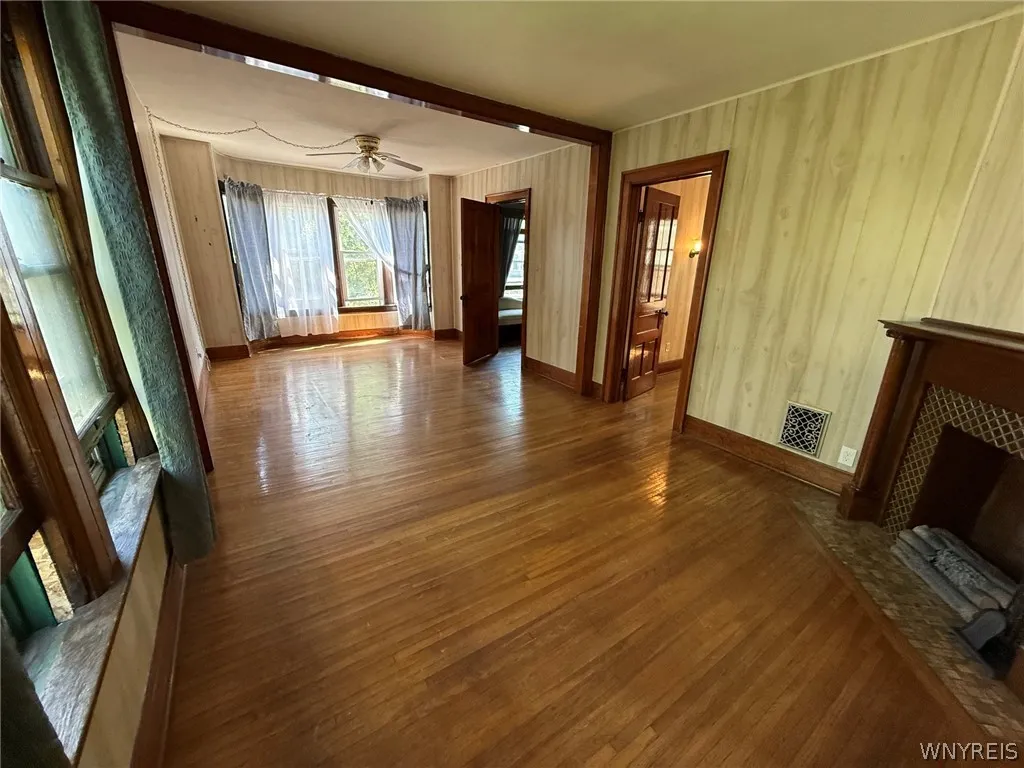 74 Ashton Place, Buffalo, New York 14220, Buffalo, New York 14220, 3 Bedrooms Bedrooms, 7 Rooms Rooms,1 BathroomBathrooms,Residential Lease,For Rent,74 Ashton Place, Buffalo, New York 14220,0,B1698472