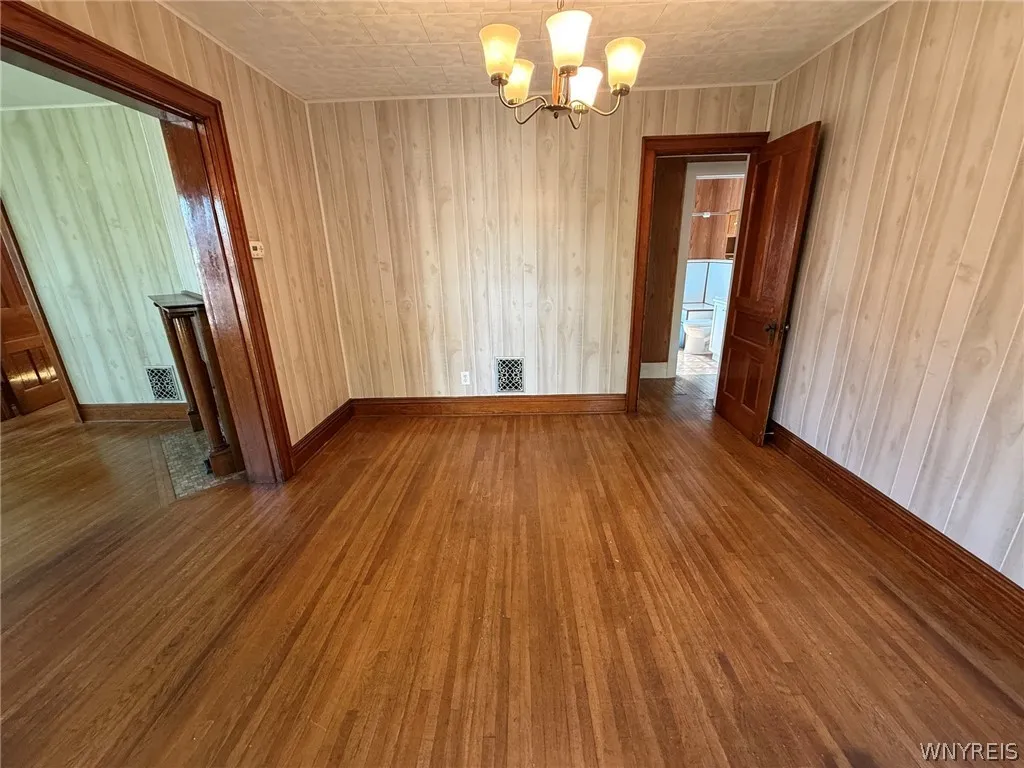 74 Ashton Place, Buffalo, New York 14220, Buffalo, New York 14220, 3 Bedrooms Bedrooms, 7 Rooms Rooms,1 BathroomBathrooms,Residential Lease,For Rent,74 Ashton Place, Buffalo, New York 14220,0,B1698472