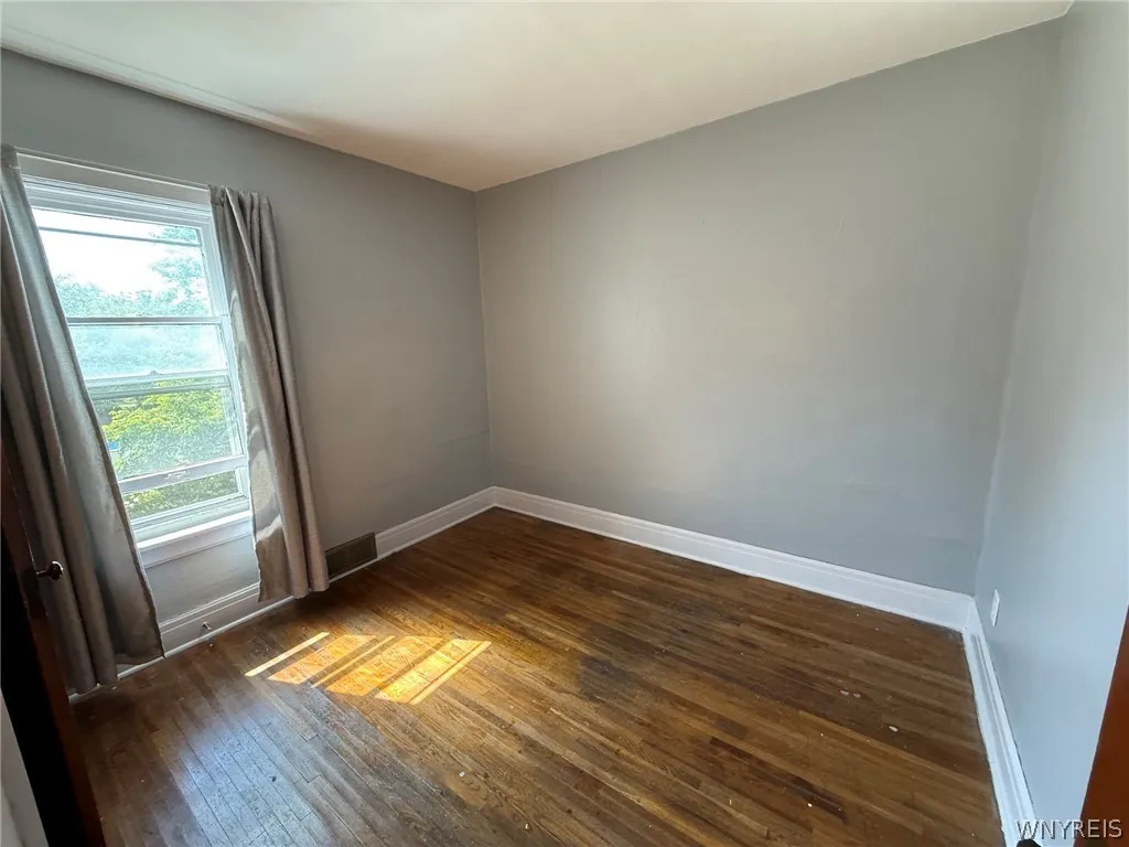 74 Ashton Place, Buffalo, New York 14220, Buffalo, New York 14220, 3 Bedrooms Bedrooms, 7 Rooms Rooms,1 BathroomBathrooms,Residential Lease,For Rent,74 Ashton Place, Buffalo, New York 14220,0,B1698472