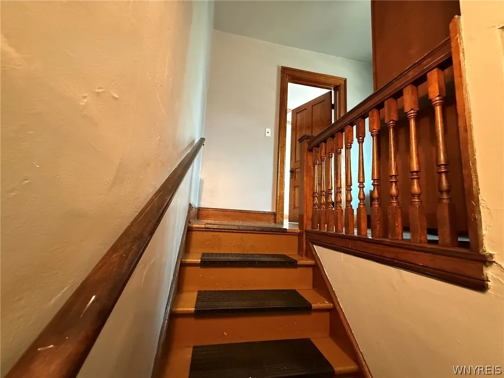 74 Ashton Place, Buffalo, New York 14220, Buffalo, New York 14220, 3 Bedrooms Bedrooms, 7 Rooms Rooms,1 BathroomBathrooms,Residential Lease,For Rent,74 Ashton Place, Buffalo, New York 14220,0,B1698472
