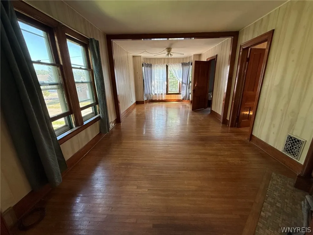 74 Ashton Place, Buffalo, New York 14220, Buffalo, New York 14220, 3 Bedrooms Bedrooms, 7 Rooms Rooms,1 BathroomBathrooms,Residential Lease,For Rent,74 Ashton Place, Buffalo, New York 14220,0,B1698472