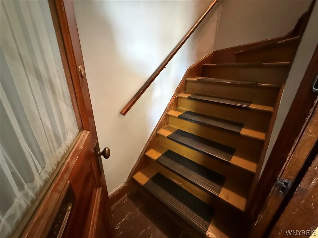 74 Ashton Place, Buffalo, New York 14220, Buffalo, New York 14220, 3 Bedrooms Bedrooms, 7 Rooms Rooms,1 BathroomBathrooms,Residential Lease,For Rent,74 Ashton Place, Buffalo, New York 14220,0,B1698472