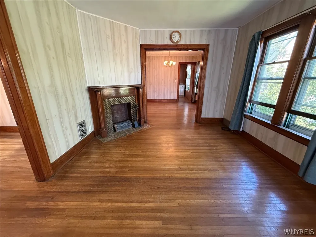 74 Ashton Place, Buffalo, New York 14220, Buffalo, New York 14220, 3 Bedrooms Bedrooms, 7 Rooms Rooms,1 BathroomBathrooms,Residential Lease,For Rent,74 Ashton Place, Buffalo, New York 14220,0,B1698472