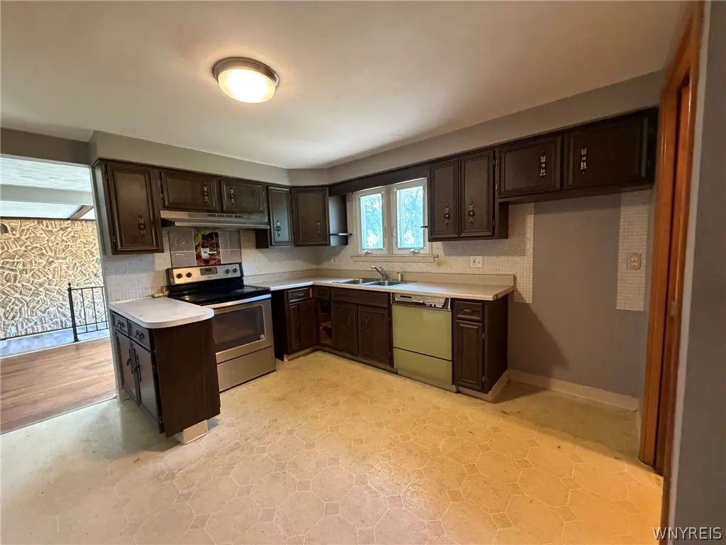 129 Maple Road, Amherst, New York 14221, Amherst, New York 14221, 3 Bedrooms Bedrooms, 9 Rooms Rooms,1 BathroomBathrooms,Residential,For Sale,129 Maple Road, Amherst, New York 14221,0,B1698447