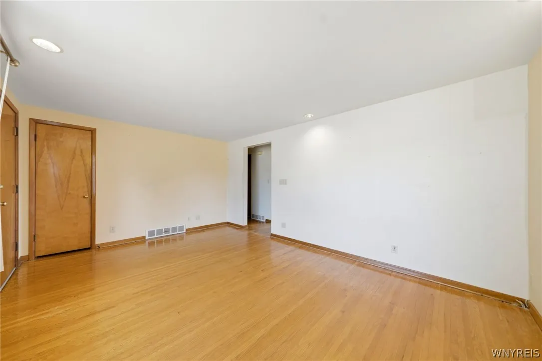 3311 Cox Drive, Hamburg, New York 14219, Hamburg, New York 14219, 3 Bedrooms Bedrooms, 8 Rooms Rooms,1 BathroomBathrooms,Residential,For Sale,3311 Cox Drive, Hamburg, New York 14219,0,B1697785