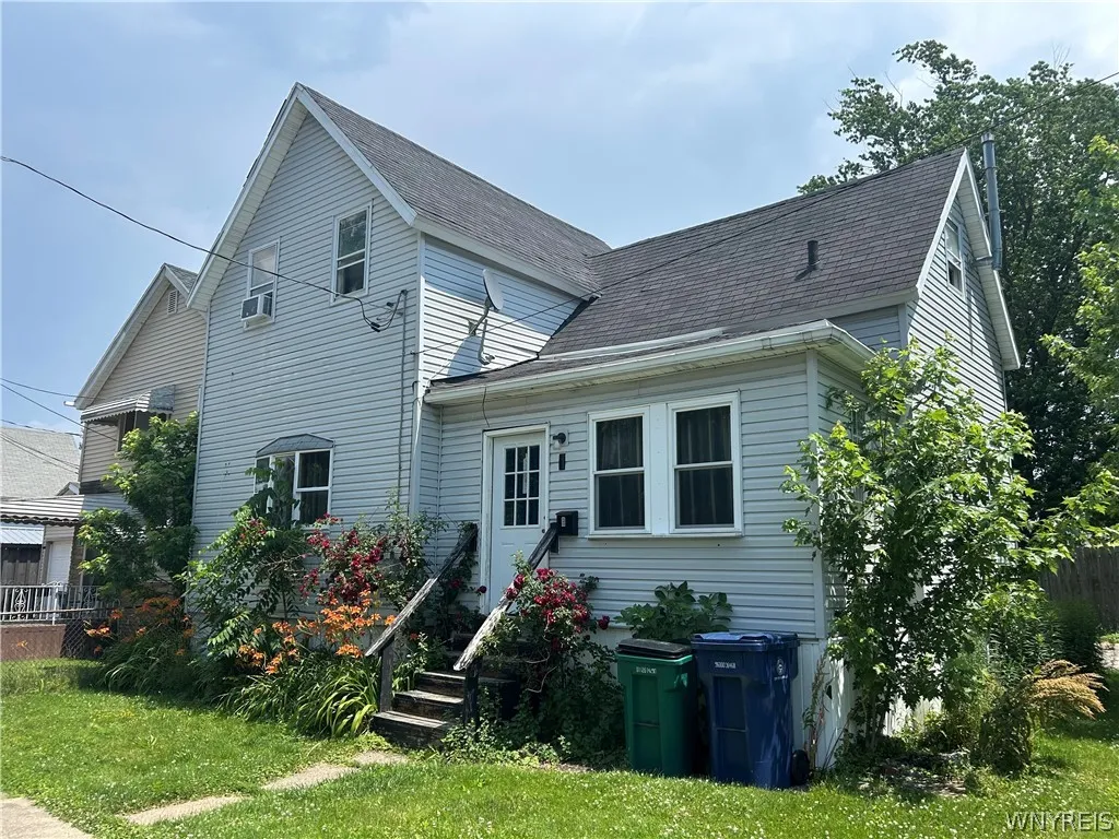 54 South Street, Buffalo, New York 14204, Buffalo, New York 14204, 9 Bedrooms Bedrooms, ,3 BathroomsBathrooms,Residential,For Sale,54 South Street, Buffalo, New York 14204,0,B1698008