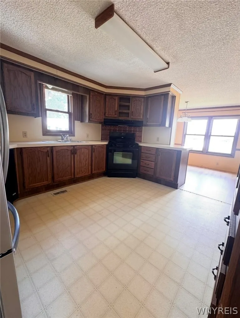 5 White Water Court, Hamburg, New York 14075, Hamburg, New York 14075, 3 Bedrooms Bedrooms, 6 Rooms Rooms,2 BathroomsBathrooms,Residential,For Sale,5 White Water Court, Hamburg, New York 14075,0,B1698533