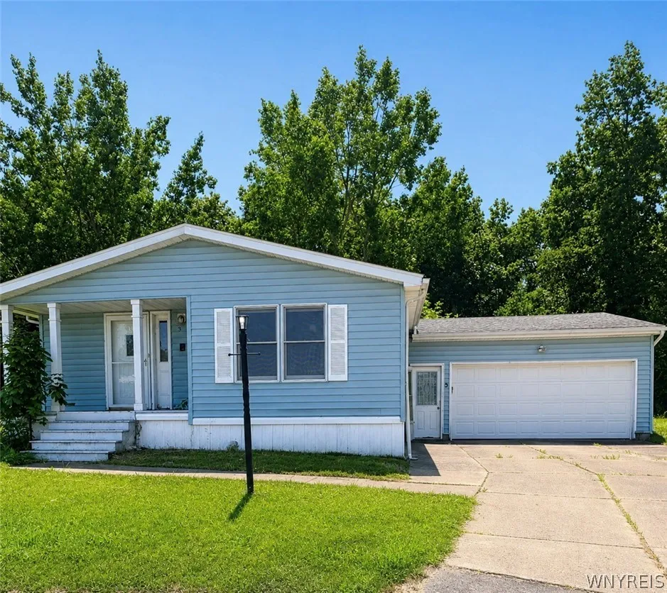5 White Water Court, Hamburg, New York 14075, Hamburg, New York 14075, 3 Bedrooms Bedrooms, 6 Rooms Rooms,2 BathroomsBathrooms,Residential,For Sale,5 White Water Court, Hamburg, New York 14075,0,B1698533