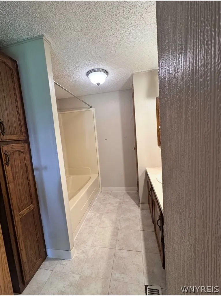 5 White Water Court, Hamburg, New York 14075, Hamburg, New York 14075, 3 Bedrooms Bedrooms, 6 Rooms Rooms,2 BathroomsBathrooms,Residential,For Sale,5 White Water Court, Hamburg, New York 14075,0,B1698533