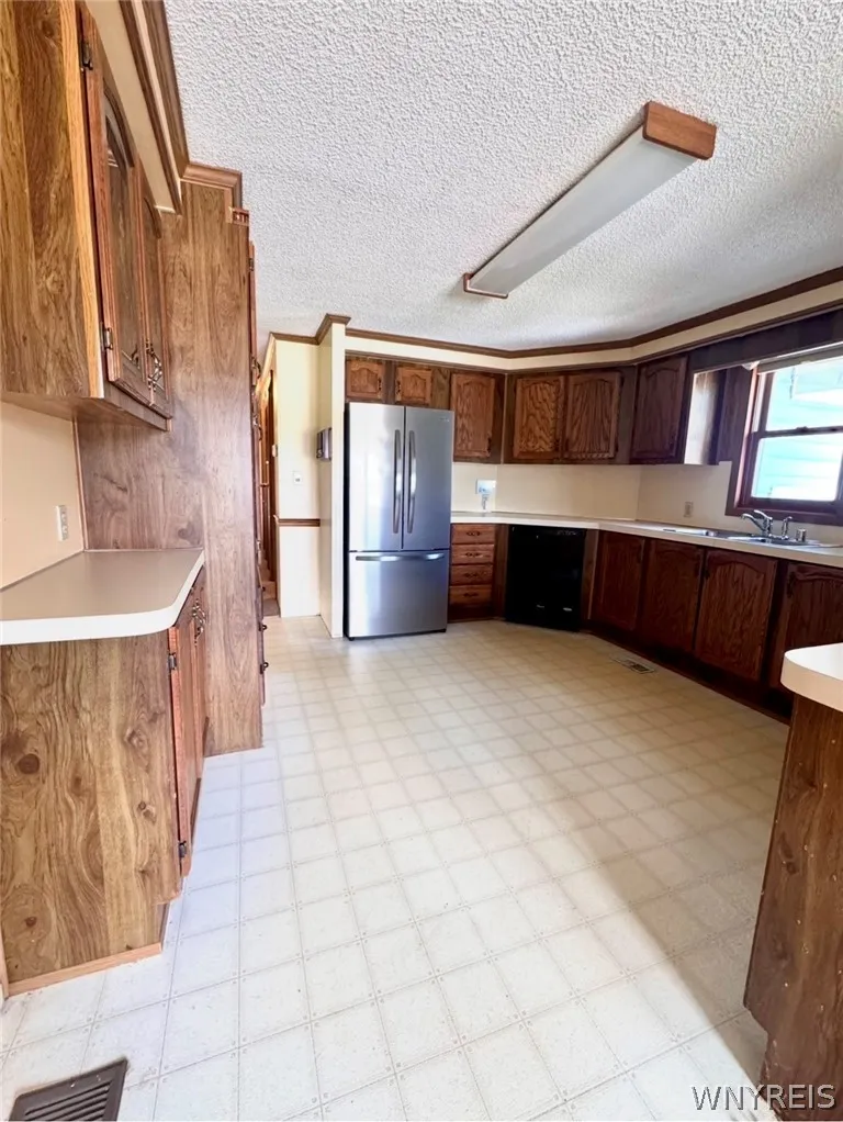 5 White Water Court, Hamburg, New York 14075, Hamburg, New York 14075, 3 Bedrooms Bedrooms, 6 Rooms Rooms,2 BathroomsBathrooms,Residential,For Sale,5 White Water Court, Hamburg, New York 14075,0,B1698533