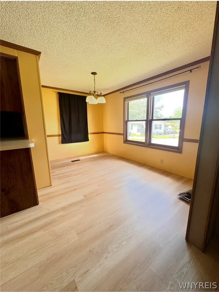 5 White Water Court, Hamburg, New York 14075, Hamburg, New York 14075, 3 Bedrooms Bedrooms, 6 Rooms Rooms,2 BathroomsBathrooms,Residential,For Sale,5 White Water Court, Hamburg, New York 14075,0,B1698533