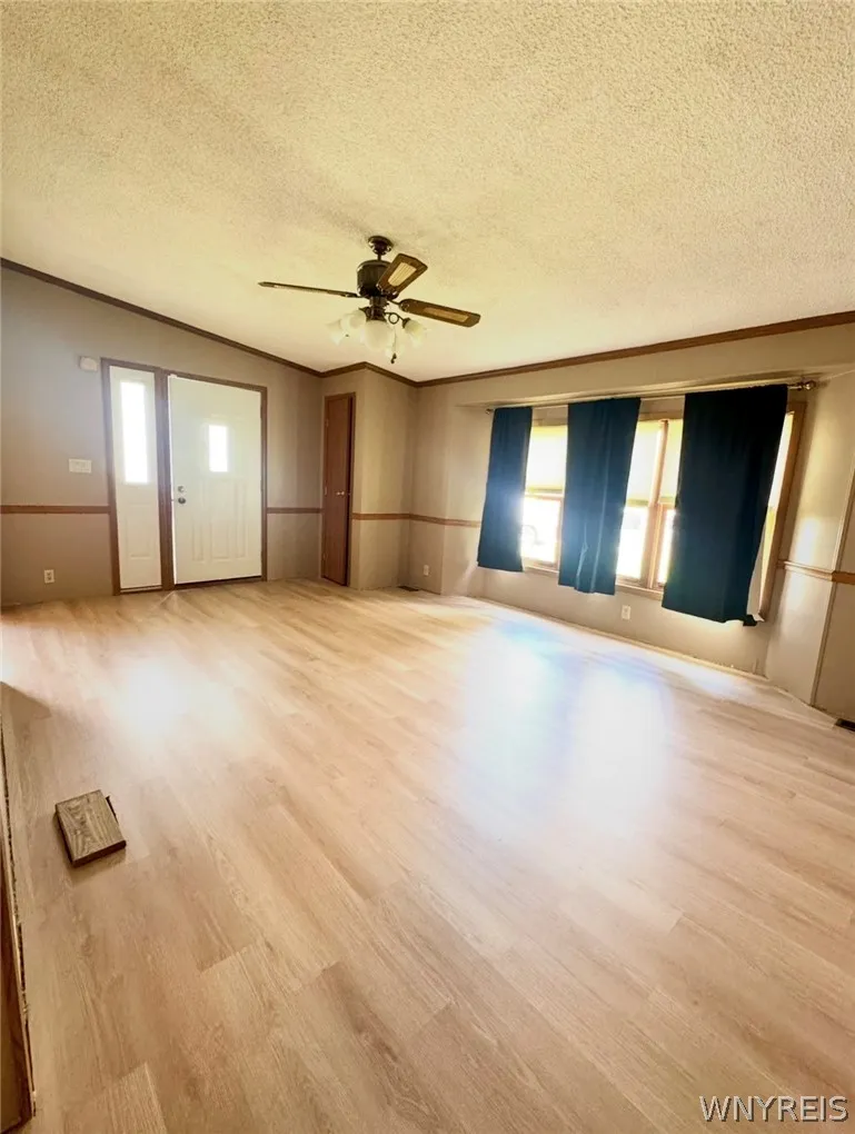 5 White Water Court, Hamburg, New York 14075, Hamburg, New York 14075, 3 Bedrooms Bedrooms, 6 Rooms Rooms,2 BathroomsBathrooms,Residential,For Sale,5 White Water Court, Hamburg, New York 14075,0,B1698533