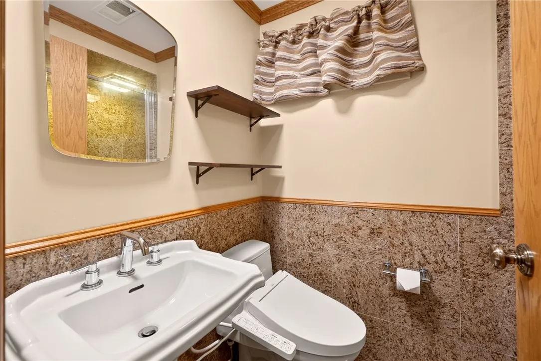 135 Orchard Park Boulevard, Irondequoit, New York, Irondequoit, New York 14609, 4 Bedrooms Bedrooms, 8 Rooms Rooms,3 BathroomsBathrooms,Residential,For Sale,135 Orchard Park Boulevard, Irondequoit, New York ,0,R1698643