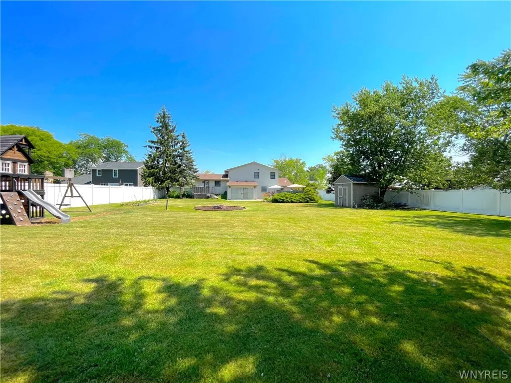 84 Regency Drive, Grand Island, New York 14072, Grand Island, New York 14072, 3 Bedrooms Bedrooms, 9 Rooms Rooms,2 BathroomsBathrooms,Residential,For Sale,84 Regency Drive, Grand Island, New York 14072,0,B1698377