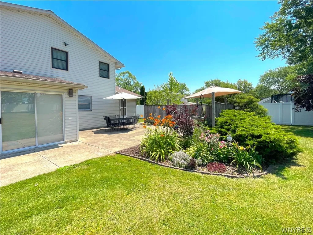 84 Regency Drive, Grand Island, New York 14072, Grand Island, New York 14072, 3 Bedrooms Bedrooms, 9 Rooms Rooms,2 BathroomsBathrooms,Residential,For Sale,84 Regency Drive, Grand Island, New York 14072,0,B1698377