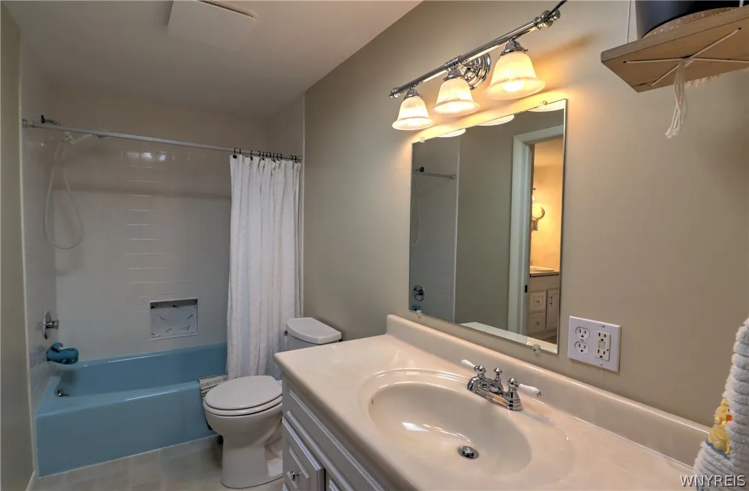 84 Regency Drive, Grand Island, New York 14072, Grand Island, New York 14072, 3 Bedrooms Bedrooms, 9 Rooms Rooms,2 BathroomsBathrooms,Residential,For Sale,84 Regency Drive, Grand Island, New York 14072,0,B1698377