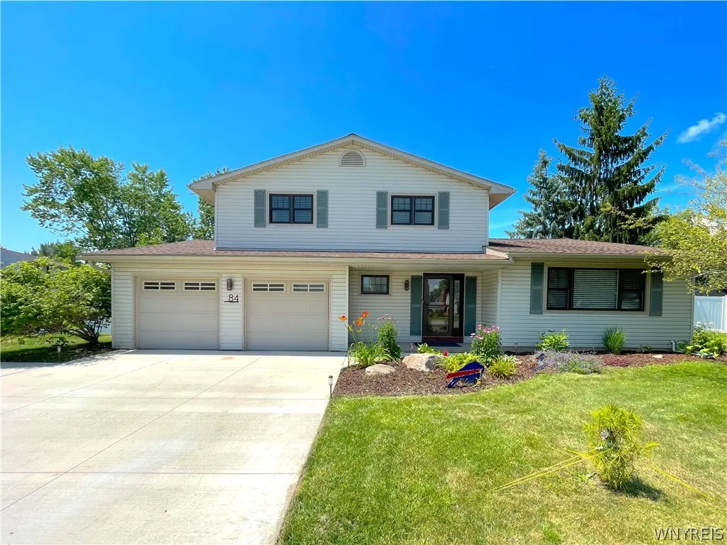 84 Regency Drive, Grand Island, New York 14072, Grand Island, New York 14072, 3 Bedrooms Bedrooms, 9 Rooms Rooms,2 BathroomsBathrooms,Residential,For Sale,84 Regency Drive, Grand Island, New York 14072,0,B1698377