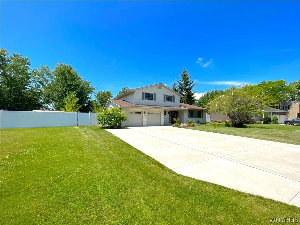84 Regency Drive, Grand Island, New York 14072, Grand Island, New York 14072, 3 Bedrooms Bedrooms, 9 Rooms Rooms,2 BathroomsBathrooms,Residential,For Sale,84 Regency Drive, Grand Island, New York 14072,0,B1698377