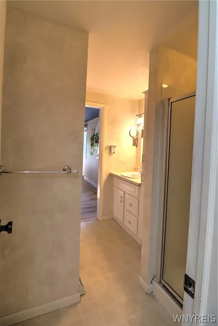 84 Regency Drive, Grand Island, New York 14072, Grand Island, New York 14072, 3 Bedrooms Bedrooms, 9 Rooms Rooms,2 BathroomsBathrooms,Residential,For Sale,84 Regency Drive, Grand Island, New York 14072,0,B1698377