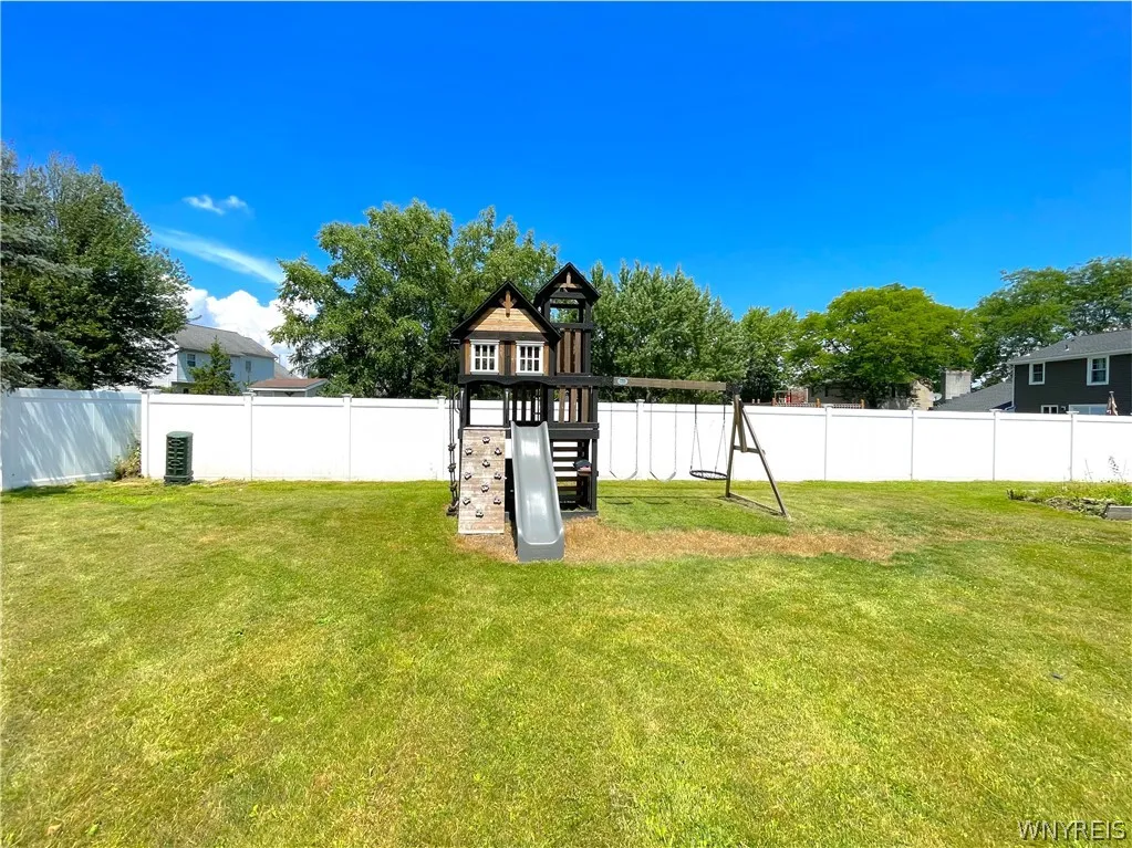 84 Regency Drive, Grand Island, New York 14072, Grand Island, New York 14072, 3 Bedrooms Bedrooms, 9 Rooms Rooms,2 BathroomsBathrooms,Residential,For Sale,84 Regency Drive, Grand Island, New York 14072,0,B1698377