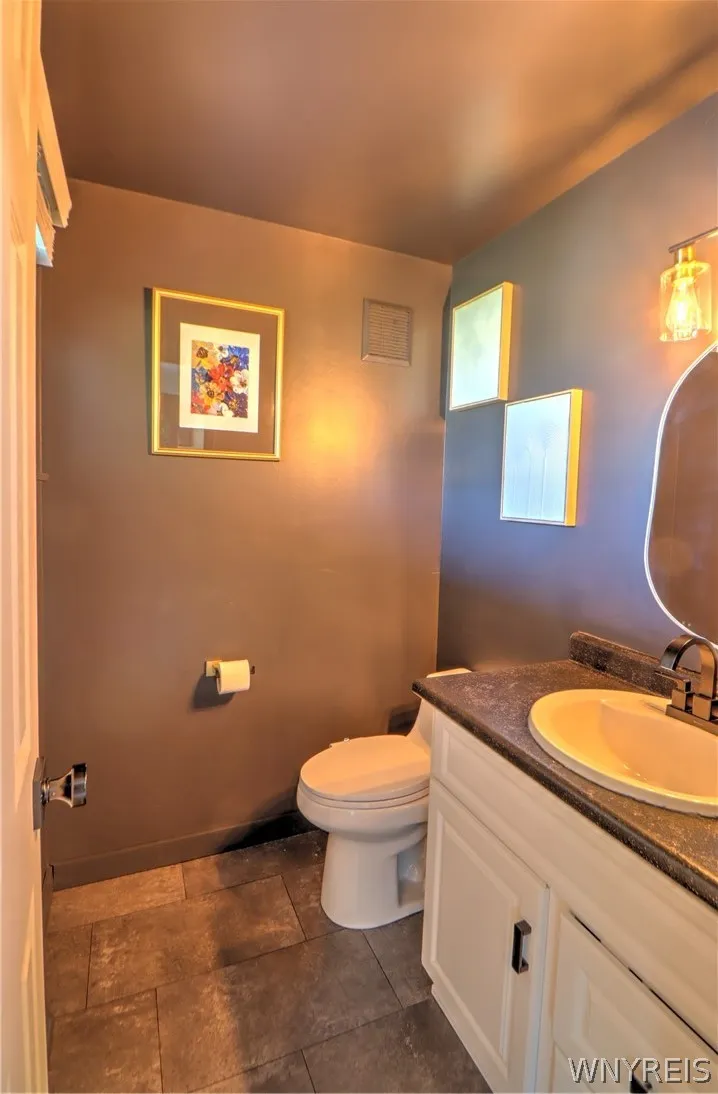 84 Regency Drive, Grand Island, New York 14072, Grand Island, New York 14072, 3 Bedrooms Bedrooms, 9 Rooms Rooms,2 BathroomsBathrooms,Residential,For Sale,84 Regency Drive, Grand Island, New York 14072,0,B1698377